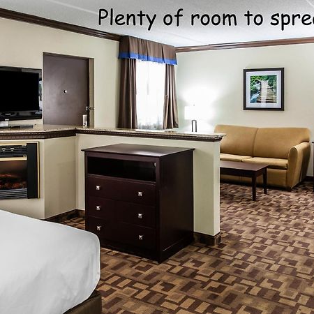 Quality Inn & Suites Quakertown-Allentown エクステリア 写真