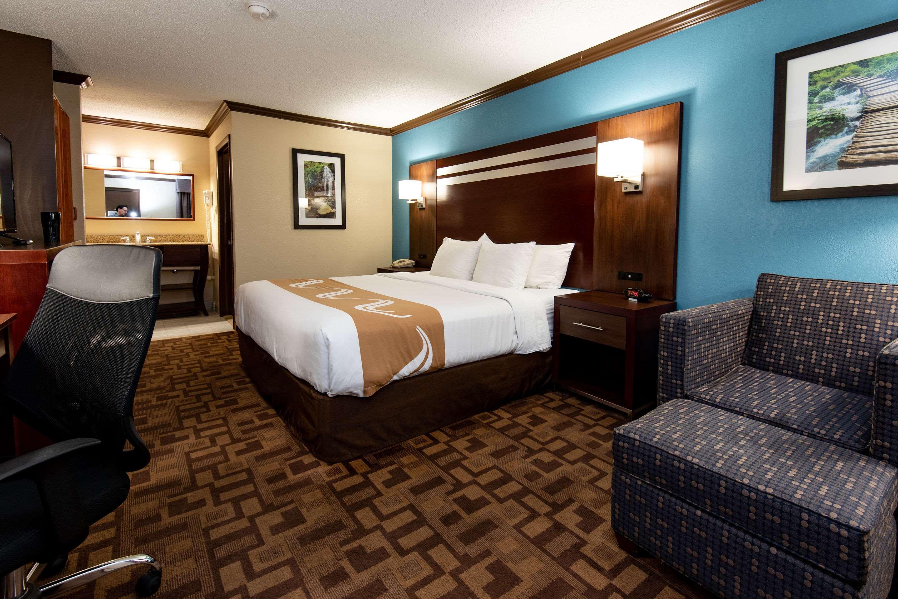 Quality Inn & Suites Quakertown-Allentown エクステリア 写真
