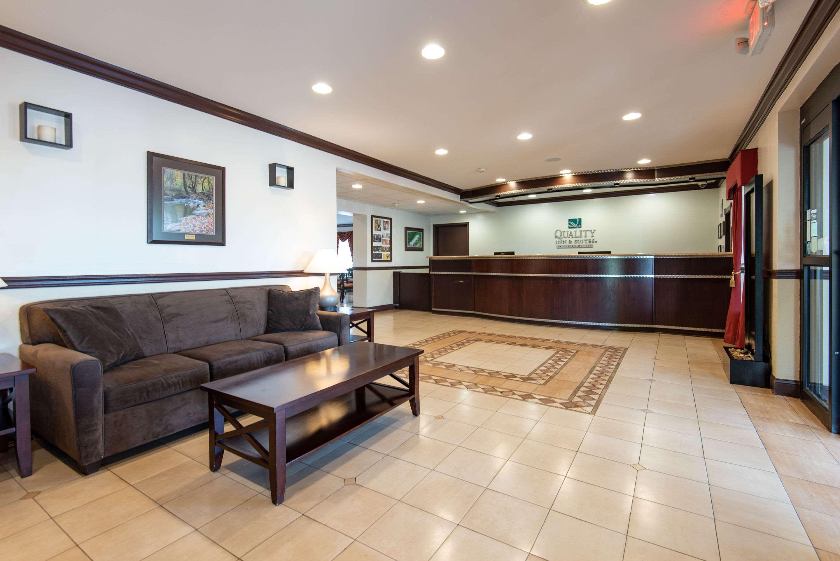 Quality Inn & Suites Quakertown-Allentown エクステリア 写真