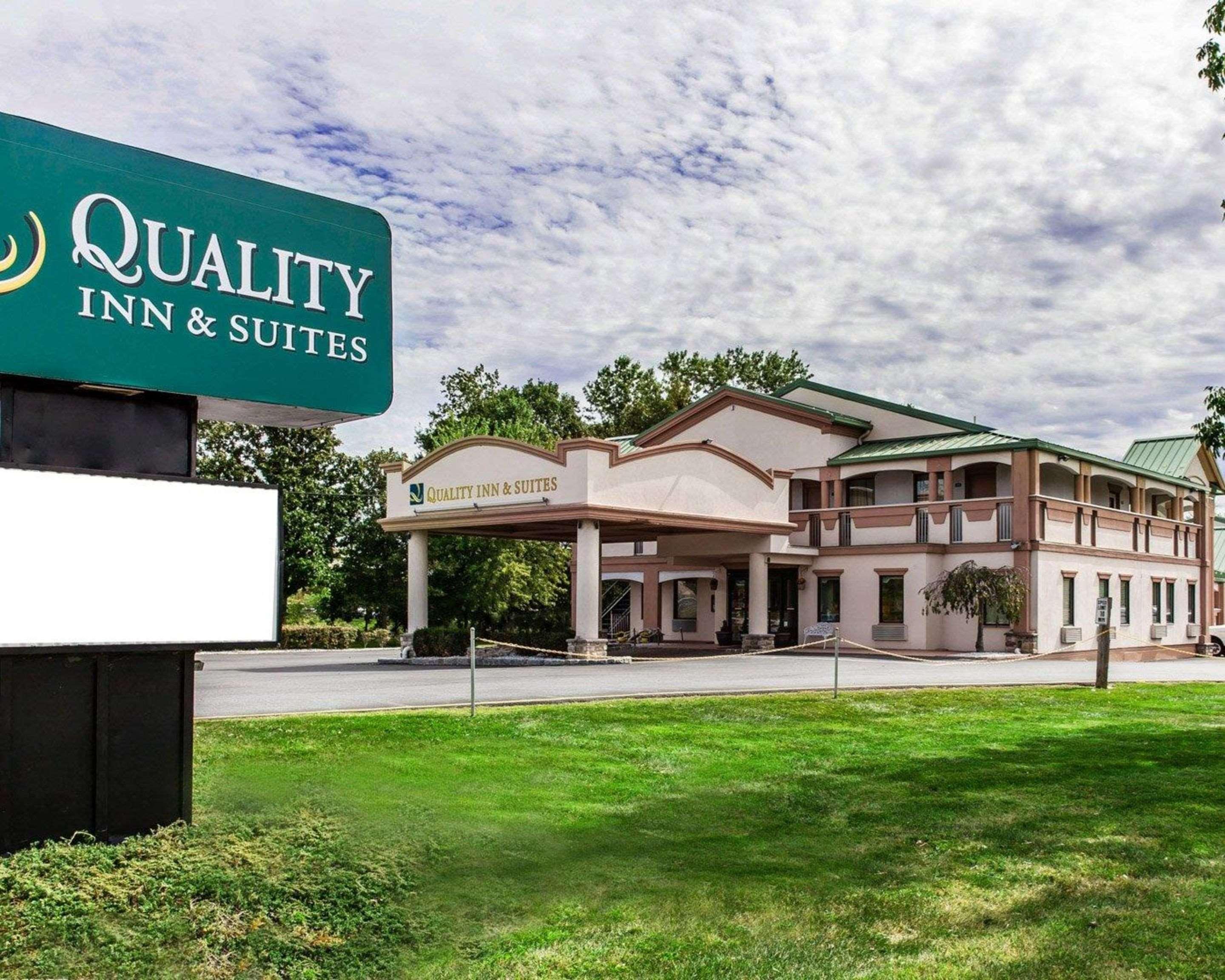Quality Inn & Suites Quakertown-Allentown エクステリア 写真