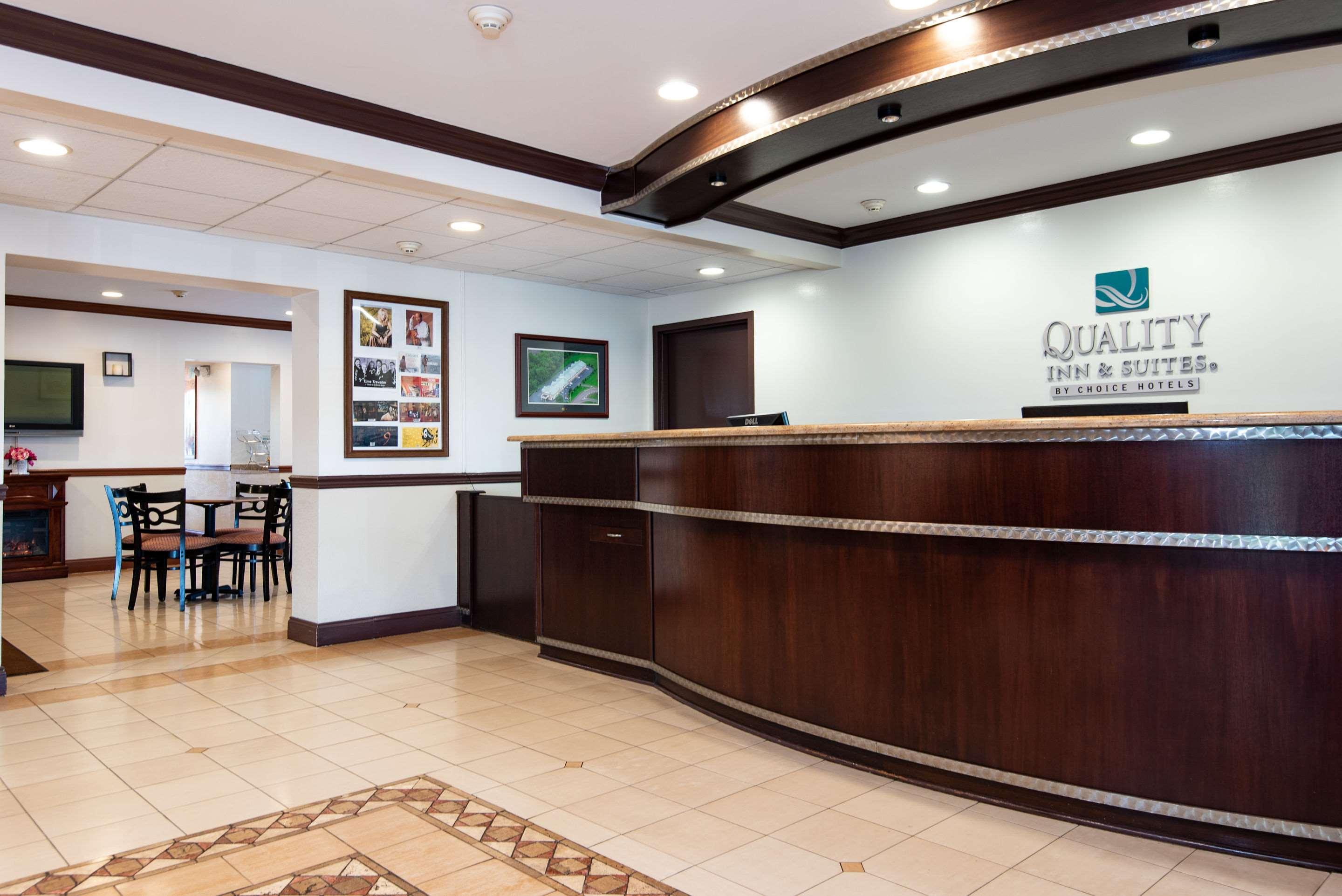 Quality Inn & Suites Quakertown-Allentown エクステリア 写真