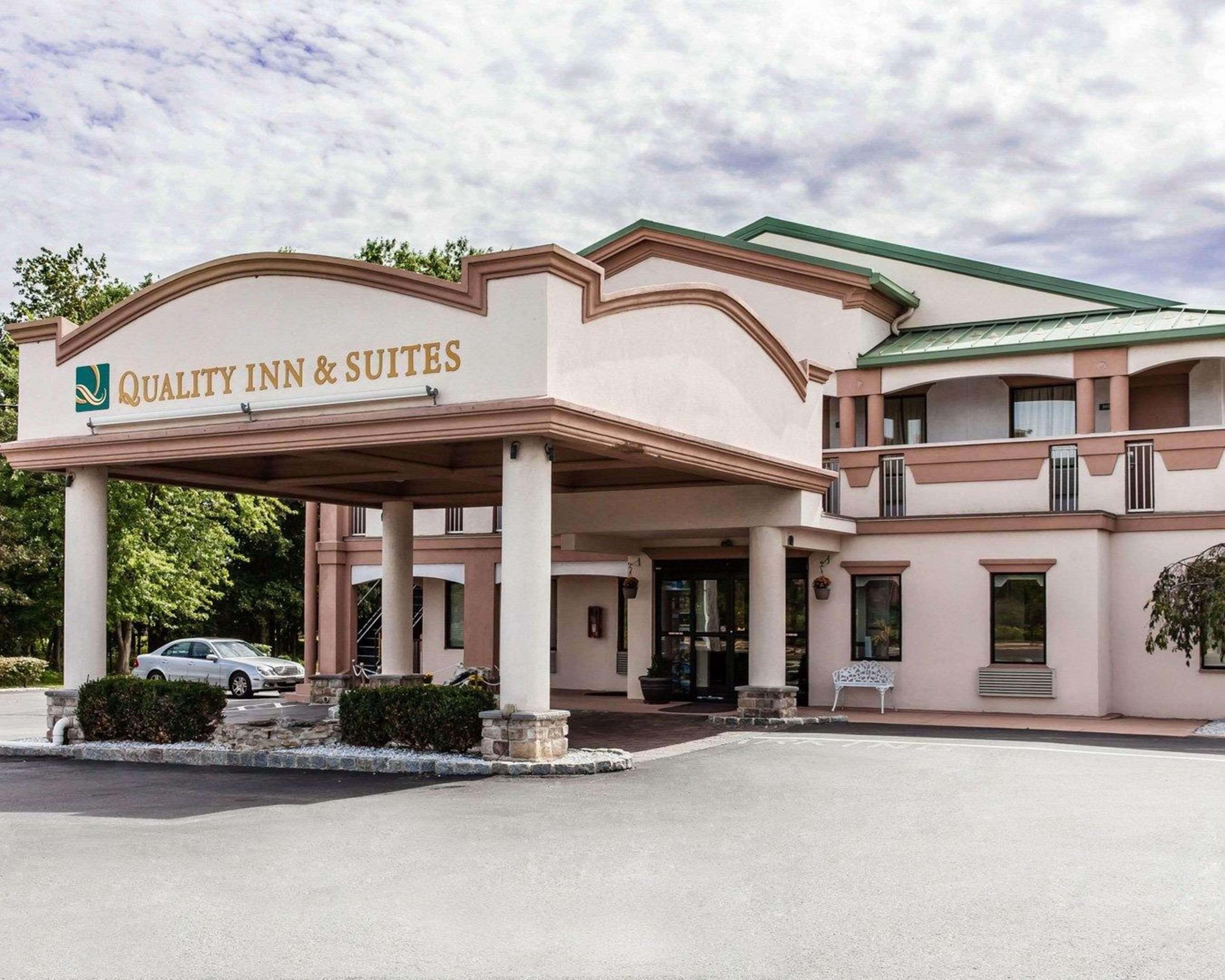 Quality Inn & Suites Quakertown-Allentown エクステリア 写真