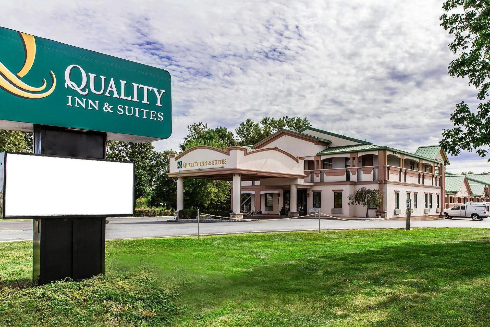 Quality Inn & Suites Quakertown-Allentown エクステリア 写真