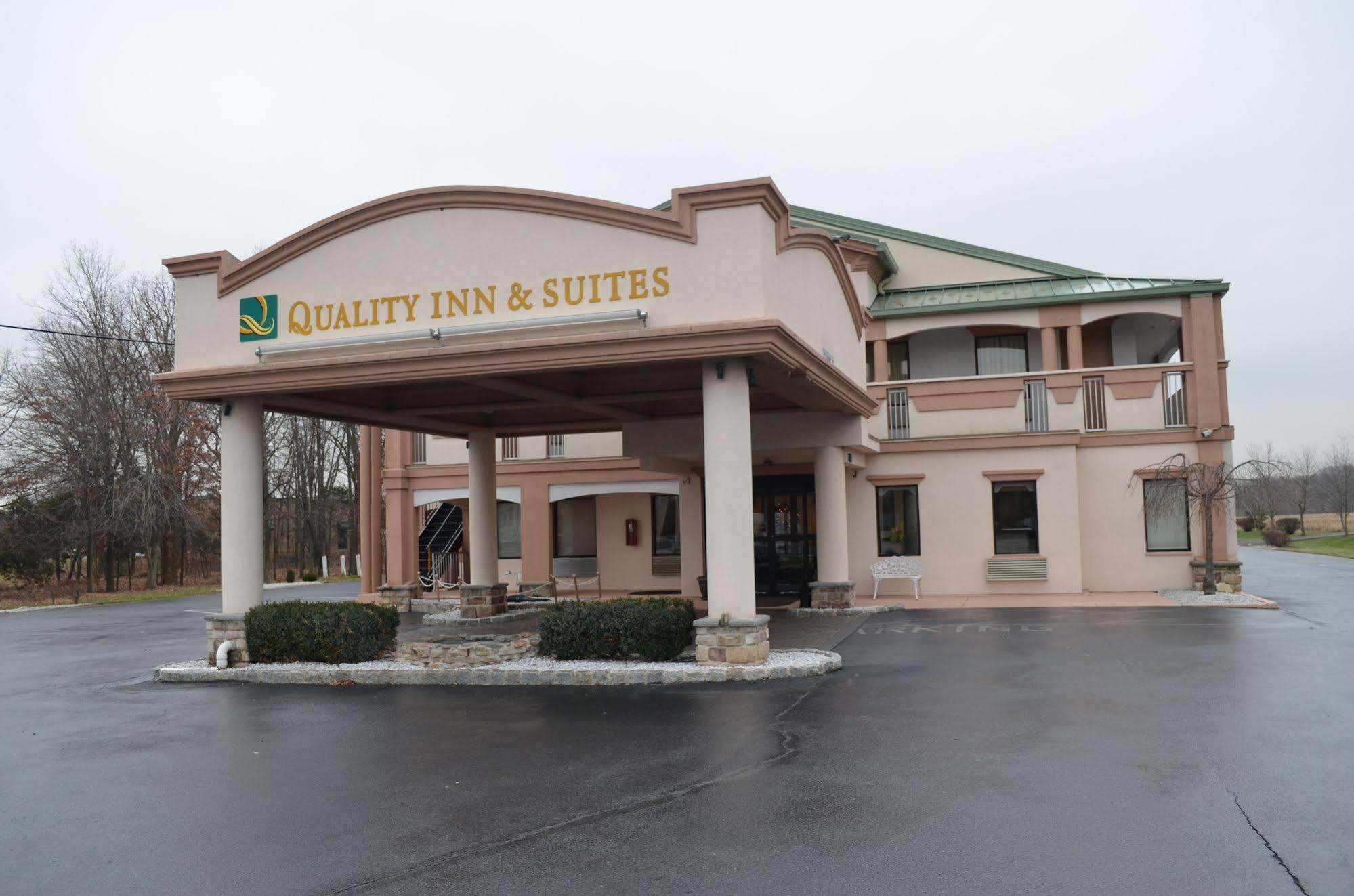 Quality Inn & Suites Quakertown-Allentown エクステリア 写真