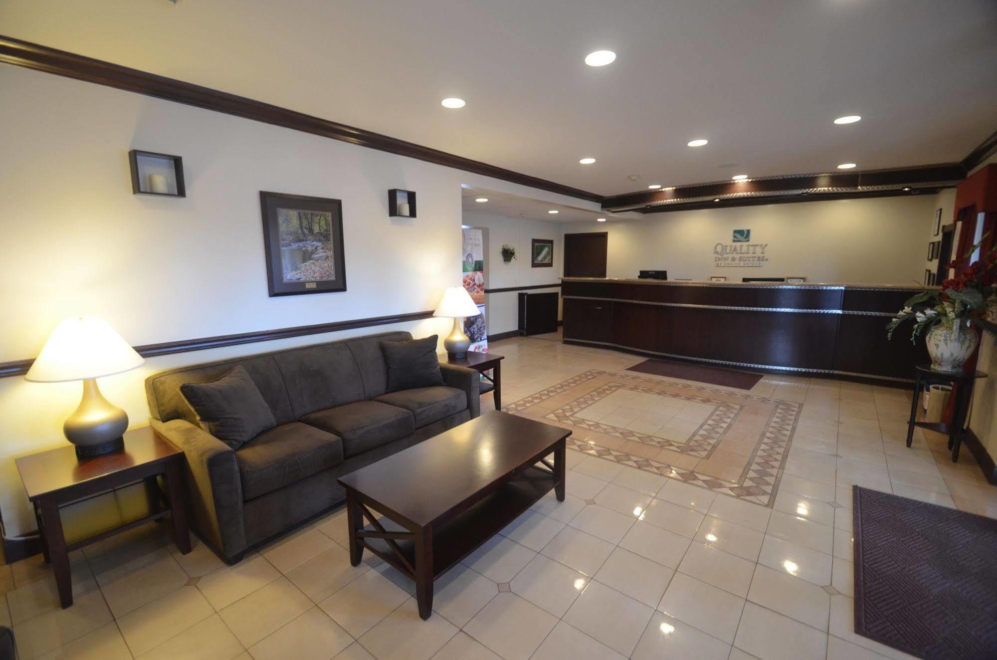 Quality Inn & Suites Quakertown-Allentown エクステリア 写真