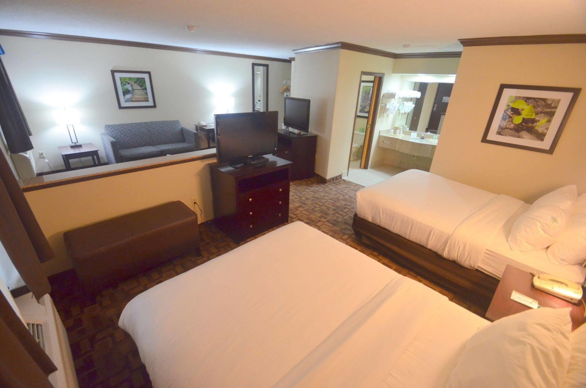 Quality Inn & Suites Quakertown-Allentown エクステリア 写真